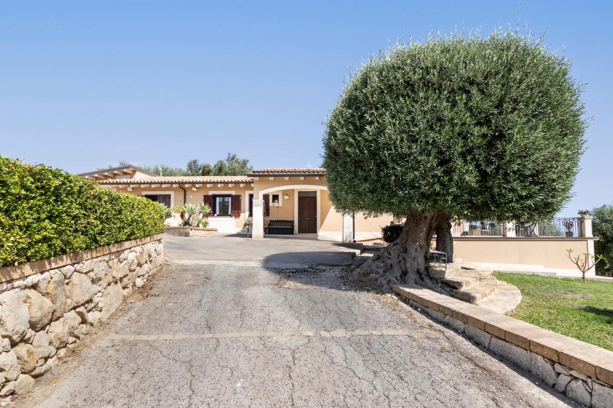 Badessa Villa *